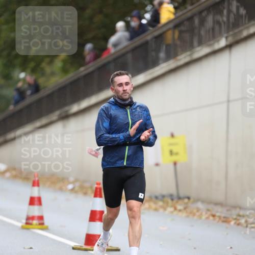 05.10.2025 - 20. swb-Marathon Bremen Michael Strokosch http://msf.ph/oto/9212247 05.10.2025 12:15:15 Laufen  meine-sportfotos.de