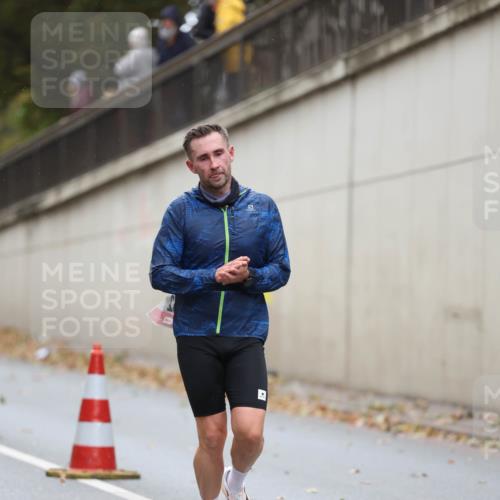 05.10.2025 - 20. swb-Marathon Bremen Michael Strokosch http://msf.ph/oto/9212249 05.10.2025 12:15:16 Laufen  meine-sportfotos.de