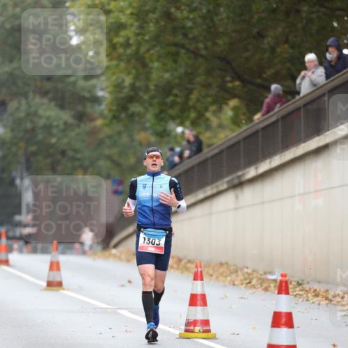 05.10.2025 - 20. swb-Marathon Bremen Michael Strokosch http://msf.ph/oto/9212254 05.10.2025 12:15:18 Laufen 1303 meine-sportfotos.de