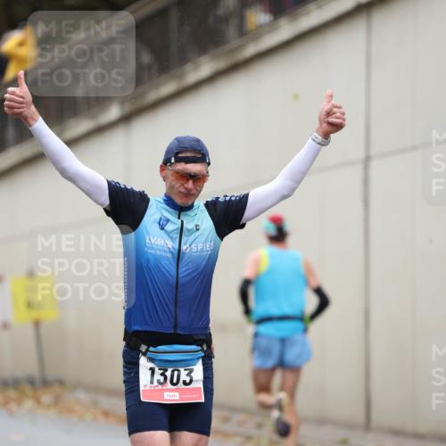 05.10.2025 - 20. swb-Marathon Bremen Michael Strokosch http://msf.ph/oto/9212265 05.10.2025 12:15:22 Laufen 1303 meine-sportfotos.de