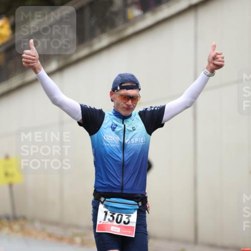 05.10.2025 - 20. swb-Marathon Bremen Michael Strokosch http://msf.ph/oto/9212266 05.10.2025 12:15:22 Laufen 1303 meine-sportfotos.de
