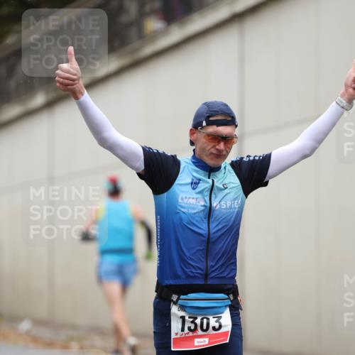 05.10.2025 - 20. swb-Marathon Bremen Michael Strokosch http://msf.ph/oto/9212267 05.10.2025 12:15:22 Laufen 1303 meine-sportfotos.de