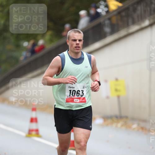 05.10.2025 - 20. swb-Marathon Bremen Michael Strokosch http://msf.ph/oto/9212279 05.10.2025 12:15:38 Laufen 44, 1063 meine-sportfotos.de