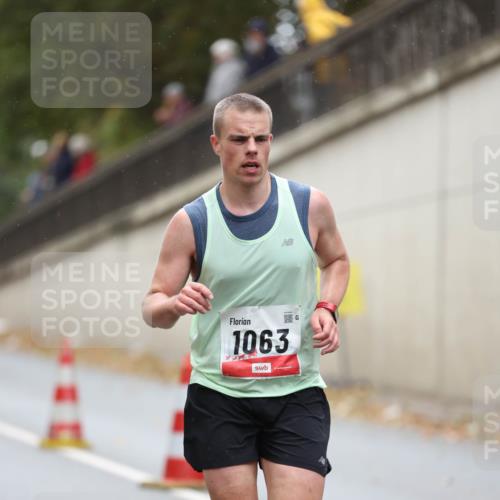 05.10.2025 - 20. swb-Marathon Bremen Michael Strokosch http://msf.ph/oto/9212281 05.10.2025 12:15:39 Laufen 1063 meine-sportfotos.de