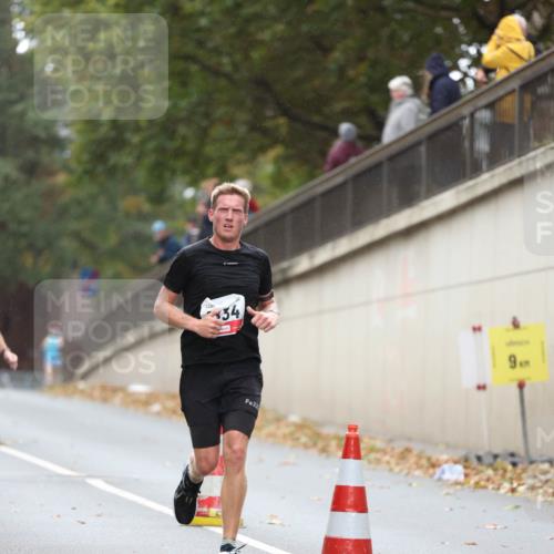 05.10.2025 - 20. swb-Marathon Bremen Michael Strokosch http://msf.ph/oto/9212283 05.10.2025 12:15:46 Laufen 30, 13, 34, 2, 9 meine-sportfotos.de