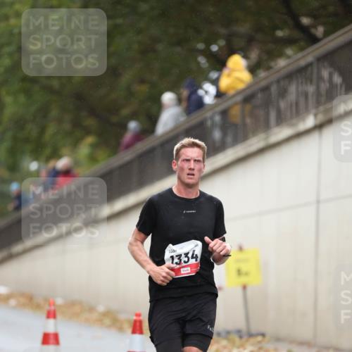 05.10.2025 - 20. swb-Marathon Bremen Michael Strokosch http://msf.ph/oto/9212289 05.10.2025 12:15:47 Laufen 1334, 2 meine-sportfotos.de