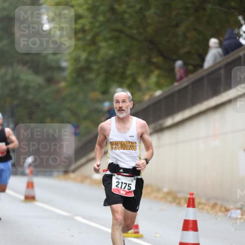 05.10.2025 - 20. swb-Marathon Bremen Michael Strokosch http://msf.ph/oto/9212293 05.10.2025 12:15:50 Laufen 2175 meine-sportfotos.de