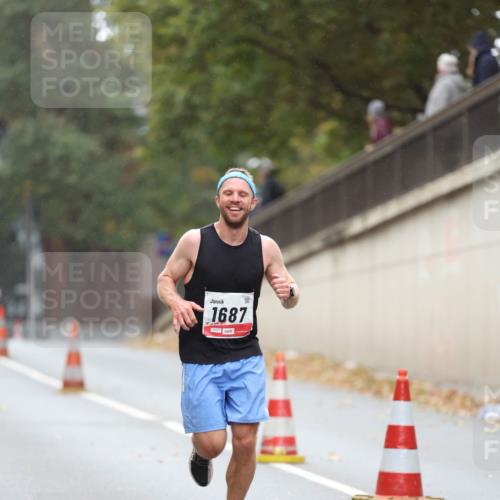 05.10.2025 - 20. swb-Marathon Bremen Michael Strokosch http://msf.ph/oto/9212303 05.10.2025 12:15:53 Laufen 1687 meine-sportfotos.de