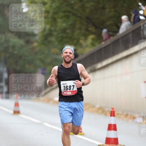 05.10.2025 - 20. swb-Marathon Bremen Michael Strokosch http://msf.ph/oto/9212304 05.10.2025 12:15:54 Laufen 1687 meine-sportfotos.de