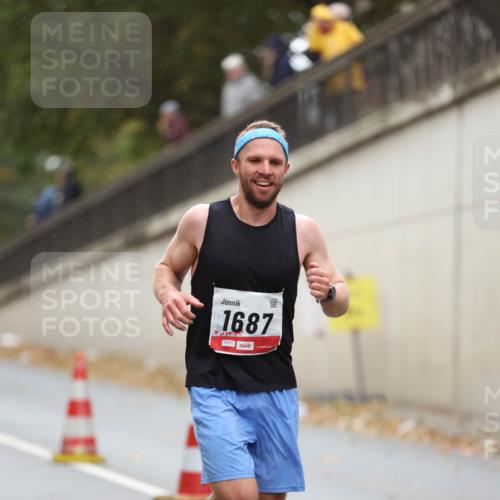 05.10.2025 - 20. swb-Marathon Bremen Michael Strokosch http://msf.ph/oto/9212308 05.10.2025 12:15:55 Laufen 1687, 00251 meine-sportfotos.de