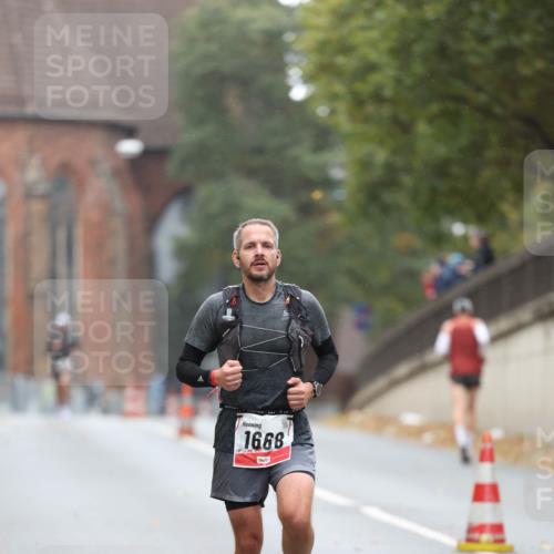 05.10.2025 - 20. swb-Marathon Bremen Michael Strokosch http://msf.ph/oto/9212311 05.10.2025 12:16:06 Laufen 1668 meine-sportfotos.de