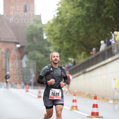05.10.2025 - 20. swb-Marathon Bremen Michael Strokosch http://msf.ph/oto/9212313 05.10.2025 12:16:06 Laufen 1668 meine-sportfotos.de
