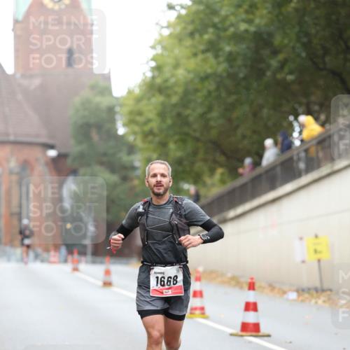 05.10.2025 - 20. swb-Marathon Bremen Michael Strokosch http://msf.ph/oto/9212314 05.10.2025 12:16:07 Laufen 1668 meine-sportfotos.de