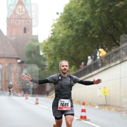 05.10.2025 - 20. swb-Marathon Bremen Michael Strokosch http://msf.ph/oto/9212315 05.10.2025 12:16:07 Laufen 1668 meine-sportfotos.de