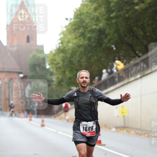 05.10.2025 - 20. swb-Marathon Bremen Michael Strokosch http://msf.ph/oto/9212316 05.10.2025 12:16:07 Laufen 1668 meine-sportfotos.de
