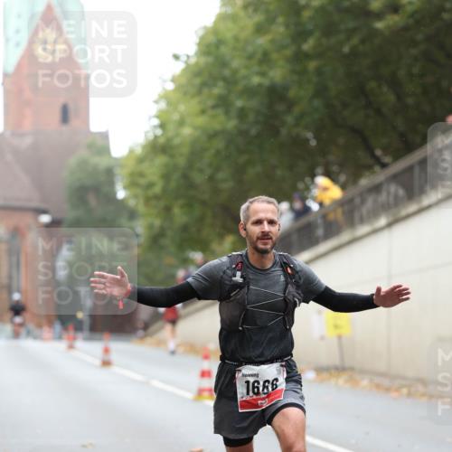 05.10.2025 - 20. swb-Marathon Bremen Michael Strokosch http://msf.ph/oto/9212317 05.10.2025 12:16:08 Laufen 1686 meine-sportfotos.de