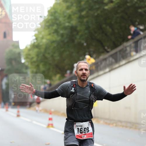 05.10.2025 - 20. swb-Marathon Bremen Michael Strokosch http://msf.ph/oto/9212318 05.10.2025 12:16:08 Laufen 16, 68 meine-sportfotos.de