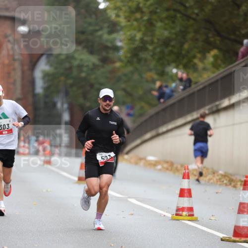 05.10.2025 - 20. swb-Marathon Bremen Michael Strokosch http://msf.ph/oto/9212319 05.10.2025 12:16:19 Laufen 303, 533 meine-sportfotos.de