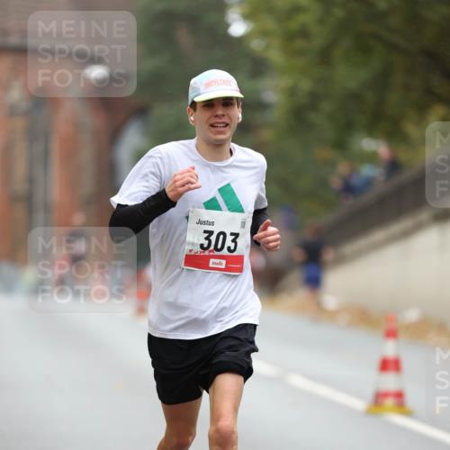 05.10.2025 - 20. swb-Marathon Bremen Michael Strokosch http://msf.ph/oto/9212329 05.10.2025 12:16:23 Laufen 303 meine-sportfotos.de