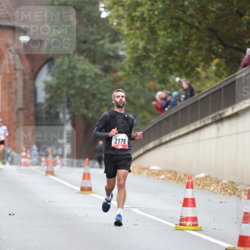 05.10.2025 - 20. swb-Marathon Bremen Michael Strokosch http://msf.ph/oto/9212331 05.10.2025 12:16:38 Laufen 2179 meine-sportfotos.de