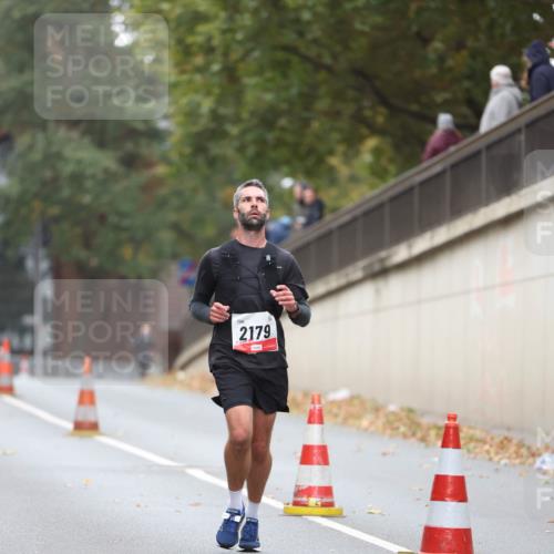 05.10.2025 - 20. swb-Marathon Bremen Michael Strokosch http://msf.ph/oto/9212333 05.10.2025 12:16:39 Laufen 2179 meine-sportfotos.de