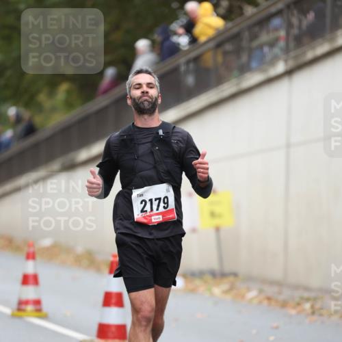 05.10.2025 - 20. swb-Marathon Bremen Michael Strokosch http://msf.ph/oto/9212339 05.10.2025 12:16:41 Laufen 2179 meine-sportfotos.de