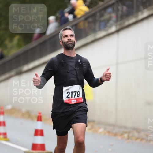 05.10.2025 - 20. swb-Marathon Bremen Michael Strokosch http://msf.ph/oto/9212340 05.10.2025 12:16:42 Laufen 2179 meine-sportfotos.de