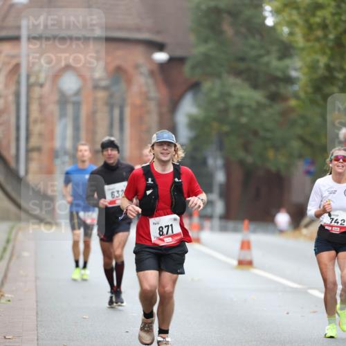 05.10.2025 - 20. swb-Marathon Bremen Michael Strokosch http://msf.ph/oto/9212344 05.10.2025 12:16:50 Laufen 632, 8, 71, 742 meine-sportfotos.de