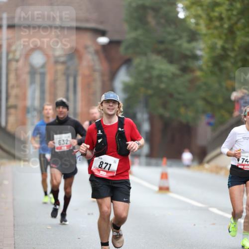 05.10.2025 - 20. swb-Marathon Bremen Michael Strokosch http://msf.ph/oto/9212345 05.10.2025 12:16:51 Laufen 632, 8, 71, 74 meine-sportfotos.de