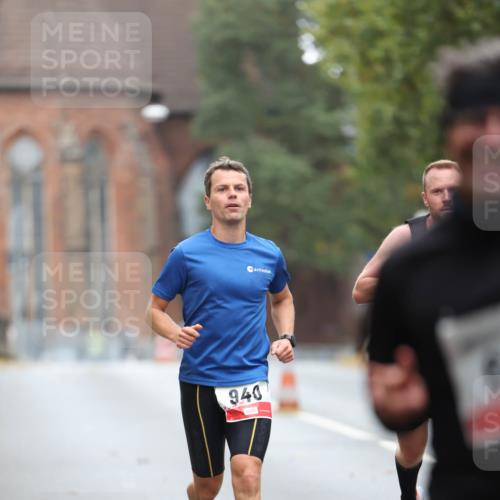 05.10.2025 - 20. swb-Marathon Bremen Michael Strokosch http://msf.ph/oto/9212360 05.10.2025 12:16:56 Laufen 940 meine-sportfotos.de