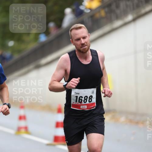 05.10.2025 - 20. swb-Marathon Bremen Michael Strokosch http://msf.ph/oto/9212364 05.10.2025 12:16:57 Laufen 1688 meine-sportfotos.de