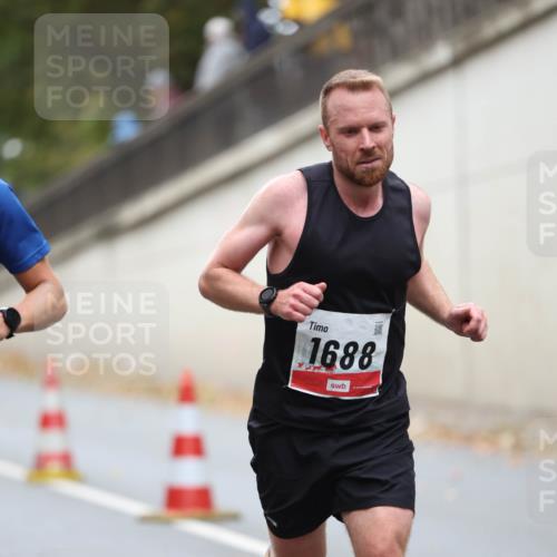 05.10.2025 - 20. swb-Marathon Bremen Michael Strokosch http://msf.ph/oto/9212365 05.10.2025 12:16:58 Laufen 1688 meine-sportfotos.de