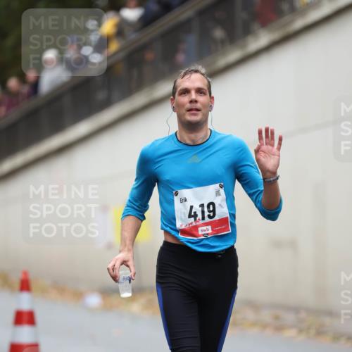 05.10.2025 - 20. swb-Marathon Bremen Michael Strokosch http://msf.ph/oto/9212376 05.10.2025 12:17:59 Laufen 4, 19, 90521 meine-sportfotos.de