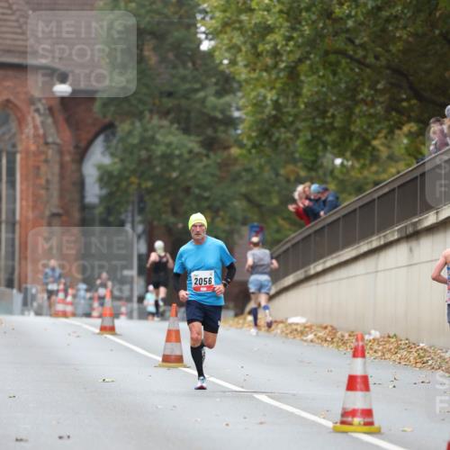 05.10.2025 - 20. swb-Marathon Bremen Michael Strokosch http://msf.ph/oto/9212377 05.10.2025 12:18:15 Laufen 2056 meine-sportfotos.de