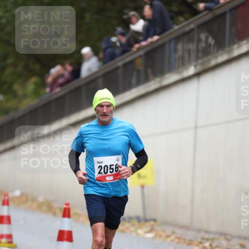 05.10.2025 - 20. swb-Marathon Bremen Michael Strokosch http://msf.ph/oto/9212382 05.10.2025 12:18:20 Laufen 2056 meine-sportfotos.de