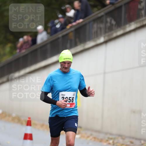 05.10.2025 - 20. swb-Marathon Bremen Michael Strokosch http://msf.ph/oto/9212383 05.10.2025 12:18:21 Laufen 2356 meine-sportfotos.de