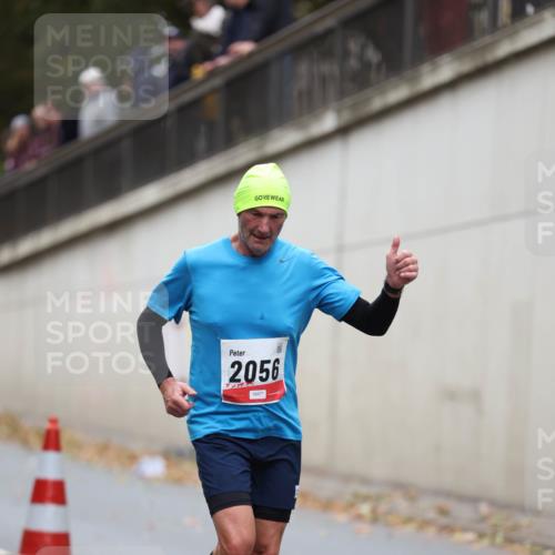 05.10.2025 - 20. swb-Marathon Bremen Michael Strokosch http://msf.ph/oto/9212384 05.10.2025 12:18:21 Laufen 2056 meine-sportfotos.de