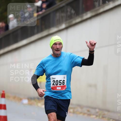 05.10.2025 - 20. swb-Marathon Bremen Michael Strokosch http://msf.ph/oto/9212385 05.10.2025 12:18:21 Laufen 2056, 00271 meine-sportfotos.de