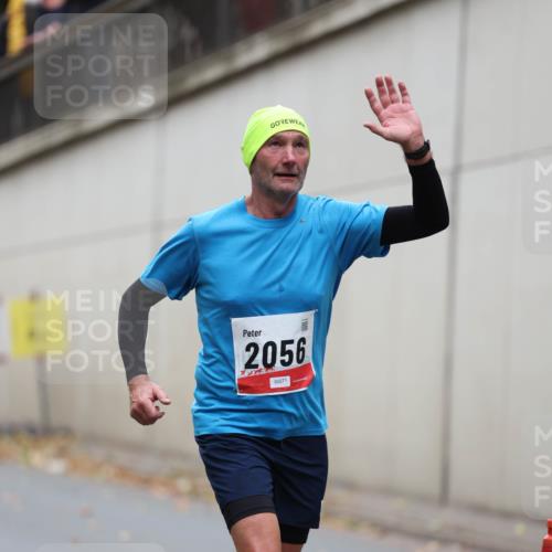 05.10.2025 - 20. swb-Marathon Bremen Michael Strokosch http://msf.ph/oto/9212387 05.10.2025 12:18:22 Laufen 2056, 00271 meine-sportfotos.de