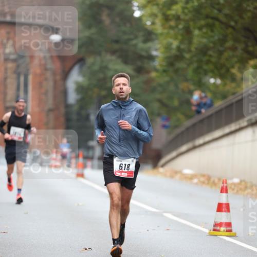 05.10.2025 - 20. swb-Marathon Bremen Michael Strokosch http://msf.ph/oto/9212388 05.10.2025 12:18:39 Laufen 6, 18 meine-sportfotos.de