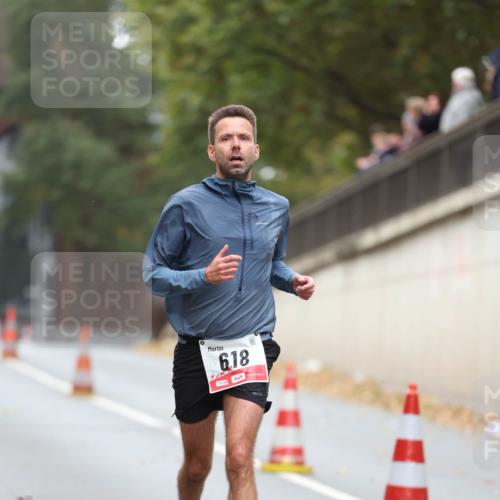 05.10.2025 - 20. swb-Marathon Bremen Michael Strokosch http://msf.ph/oto/9212392 05.10.2025 12:18:41 Laufen 6, 18, 00530 meine-sportfotos.de