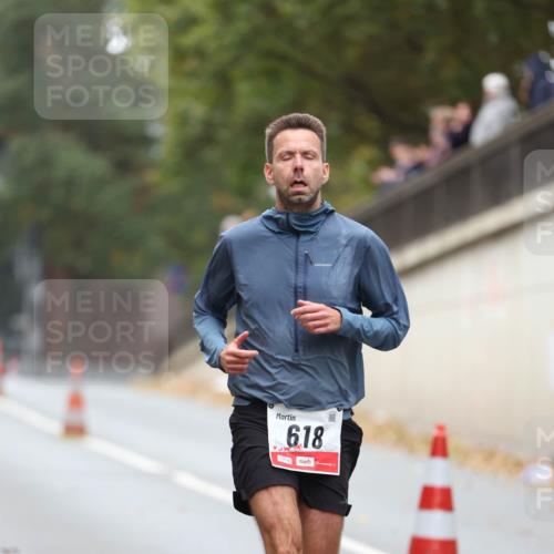 05.10.2025 - 20. swb-Marathon Bremen Michael Strokosch http://msf.ph/oto/9212394 05.10.2025 12:18:42 Laufen 00536, 6, 18 meine-sportfotos.de