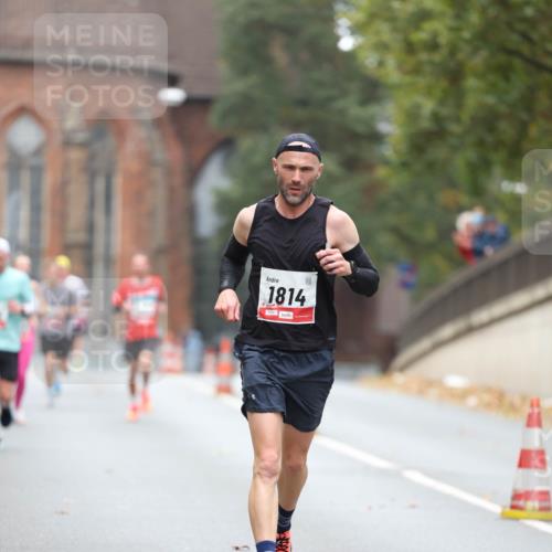 05.10.2025 - 20. swb-Marathon Bremen Michael Strokosch http://msf.ph/oto/9212398 05.10.2025 12:18:45 Laufen 1814 meine-sportfotos.de