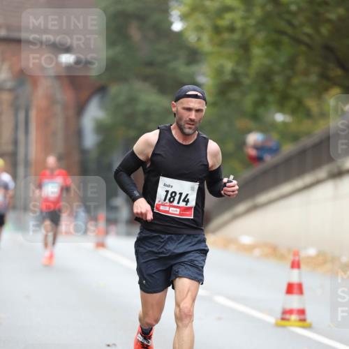 05.10.2025 - 20. swb-Marathon Bremen Michael Strokosch http://msf.ph/oto/9212399 05.10.2025 12:18:45 Laufen 1814, 01167 meine-sportfotos.de