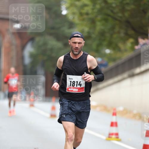 05.10.2025 - 20. swb-Marathon Bremen Michael Strokosch http://msf.ph/oto/9212400 05.10.2025 12:18:46 Laufen 1814, 01167 meine-sportfotos.de