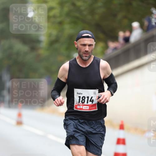 05.10.2025 - 20. swb-Marathon Bremen Michael Strokosch http://msf.ph/oto/9212403 05.10.2025 12:18:47 Laufen 1814, 01167 meine-sportfotos.de