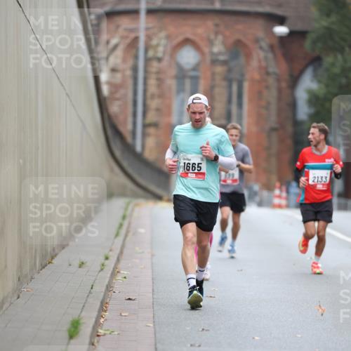 05.10.2025 - 20. swb-Marathon Bremen Michael Strokosch http://msf.ph/oto/9212404 05.10.2025 12:18:49 Laufen 1665, 2133 meine-sportfotos.de