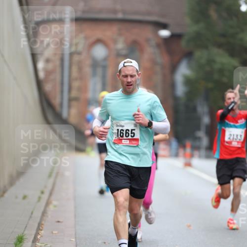 05.10.2025 - 20. swb-Marathon Bremen Michael Strokosch http://msf.ph/oto/9212409 05.10.2025 12:18:51 Laufen 1665, 2133 meine-sportfotos.de