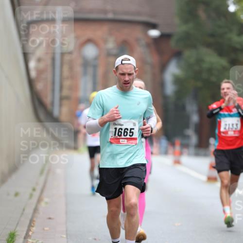 05.10.2025 - 20. swb-Marathon Bremen Michael Strokosch http://msf.ph/oto/9212410 05.10.2025 12:18:51 Laufen 1665, 2133 meine-sportfotos.de