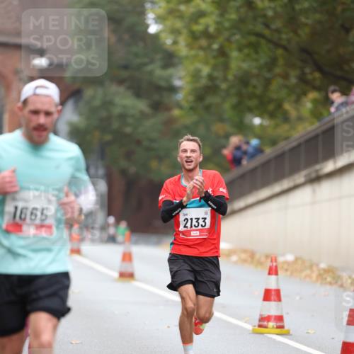 05.10.2025 - 20. swb-Marathon Bremen Michael Strokosch http://msf.ph/oto/9212411 05.10.2025 12:18:52 Laufen 1665, 2133 meine-sportfotos.de